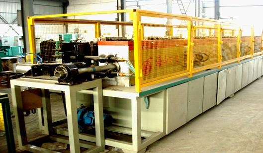 　　中频加热炉与便携式辊式加热炉的使用方法类似中频加热炉使用前的制备未开封的中频加热炉，首先打开顶部和周围的箱盖，在箱体的底部露出滚筒加热炉的螺栓，松开并松开与炉体相连的螺栓，从包装箱中取出加热炉并放